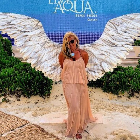 Kate Spade Collections - Picture 2 of 11